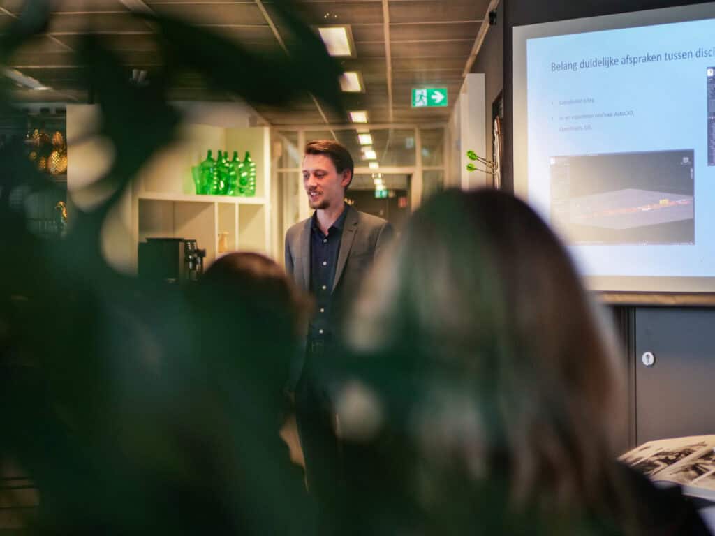 Bryan vertelt over zijn project tijdens de BIM kennissessie