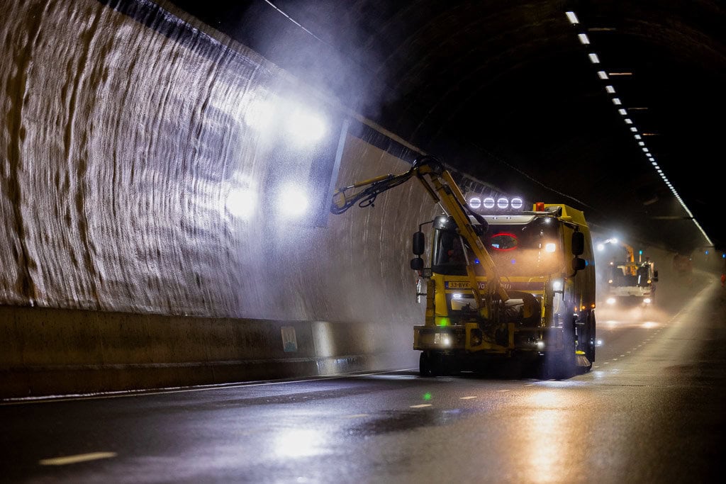 Vreesmachine die de wanden van de tunnel glad maakt