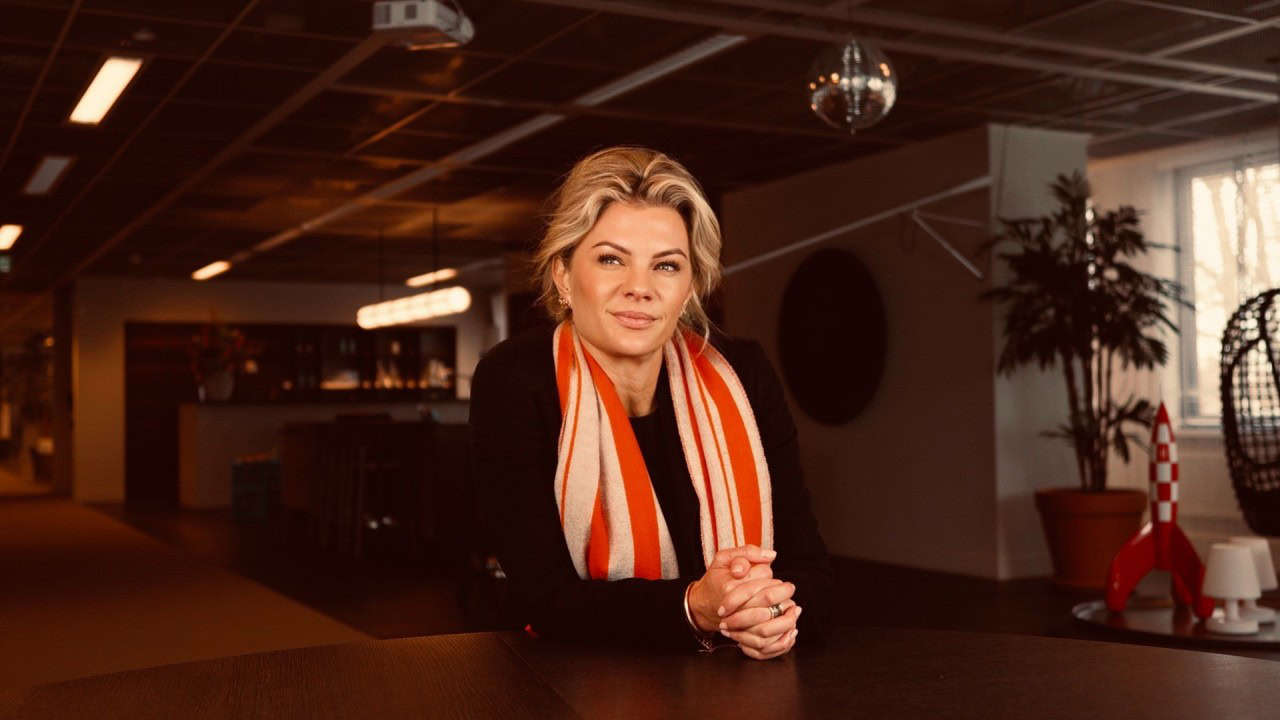 Nienke Overgaauw, CEO van Bluetech Engineering wordt geïnterviewd door Job Messink van Doorsight. De 7de aflevering waarin HR pioniers hun inzichten delen over werkgeverschap.